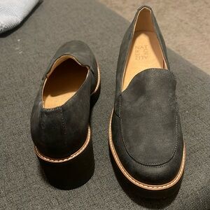 Naturalizer grey suede loafer